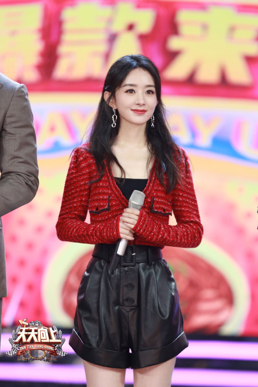 王一博赵丽颖首度综艺合体,为《天天向上》12周年庆生