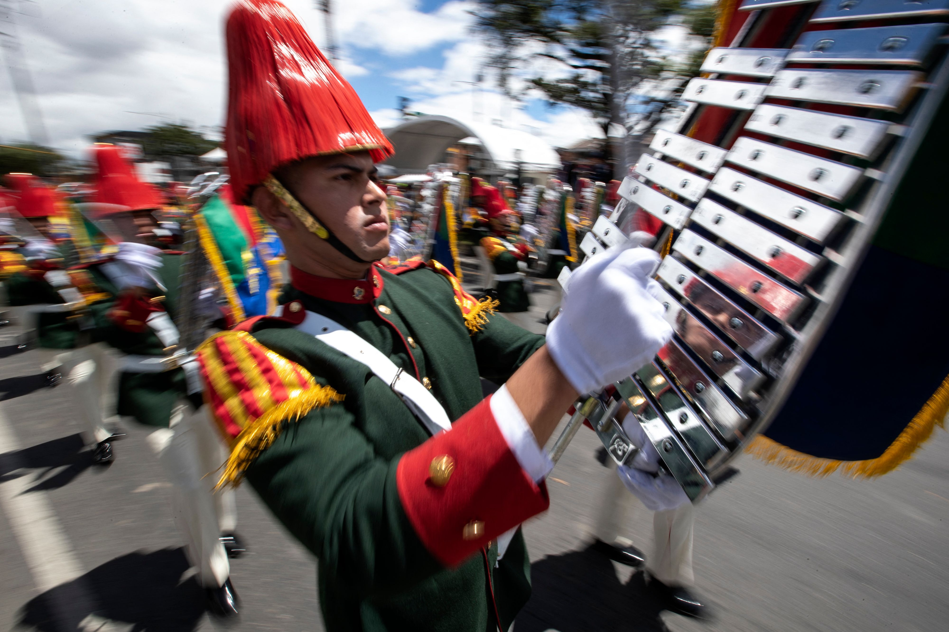 哥伦比亚举行阅兵式庆祝独立日