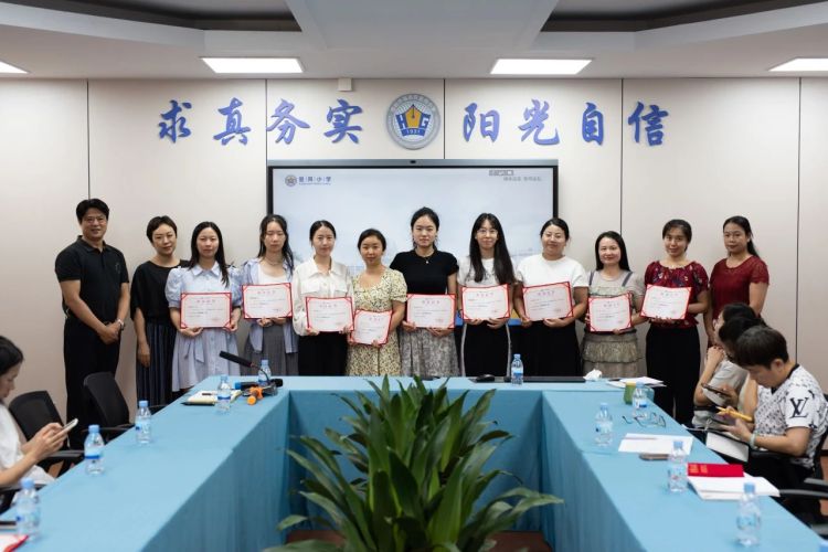 皇岗小学召开2022-2023学年第二学期期末班主任工作会议