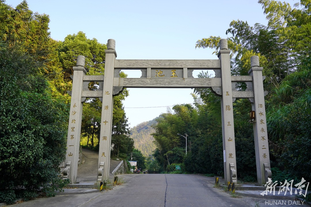 弼时镇:红色热土别样春