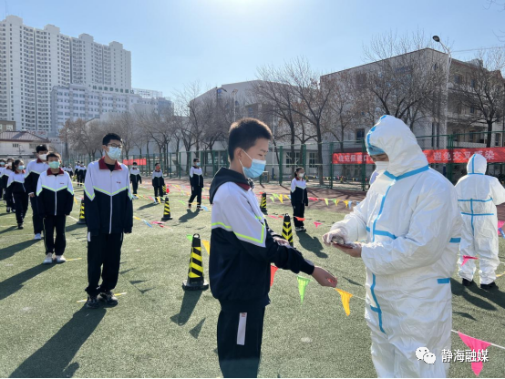 静海区实验中学校长张文伟说:"这次演练进一步提高了师生对疫情防控的