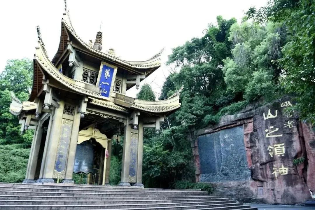 这组对比跨越半个世纪在禁区修的铁路如今能一日千里