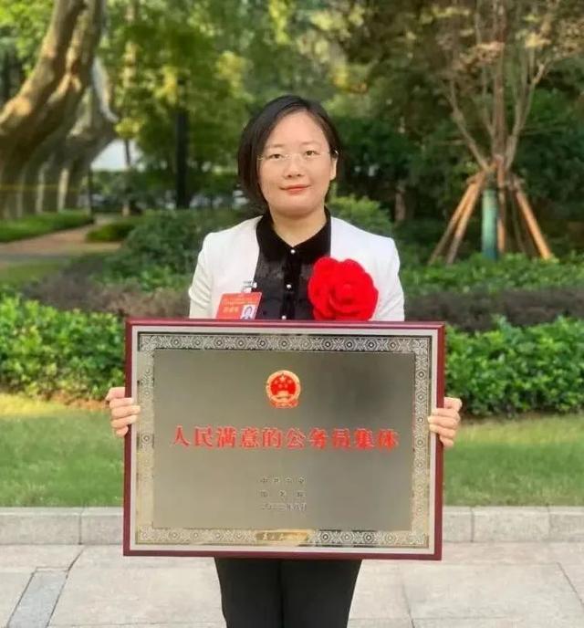 洛阳市委书记江凌与青年干部座谈:不越"红线",不碰"高压线"