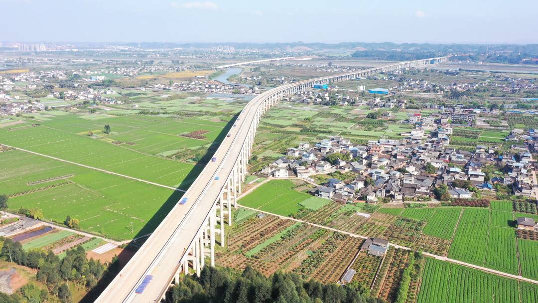 3000余名建设者坚守岗位 乐西高速乐马段建设正酣|五一我在岗