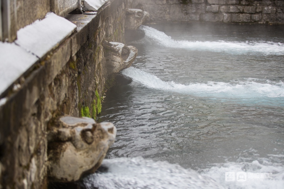 济南黑虎泉雪景图片