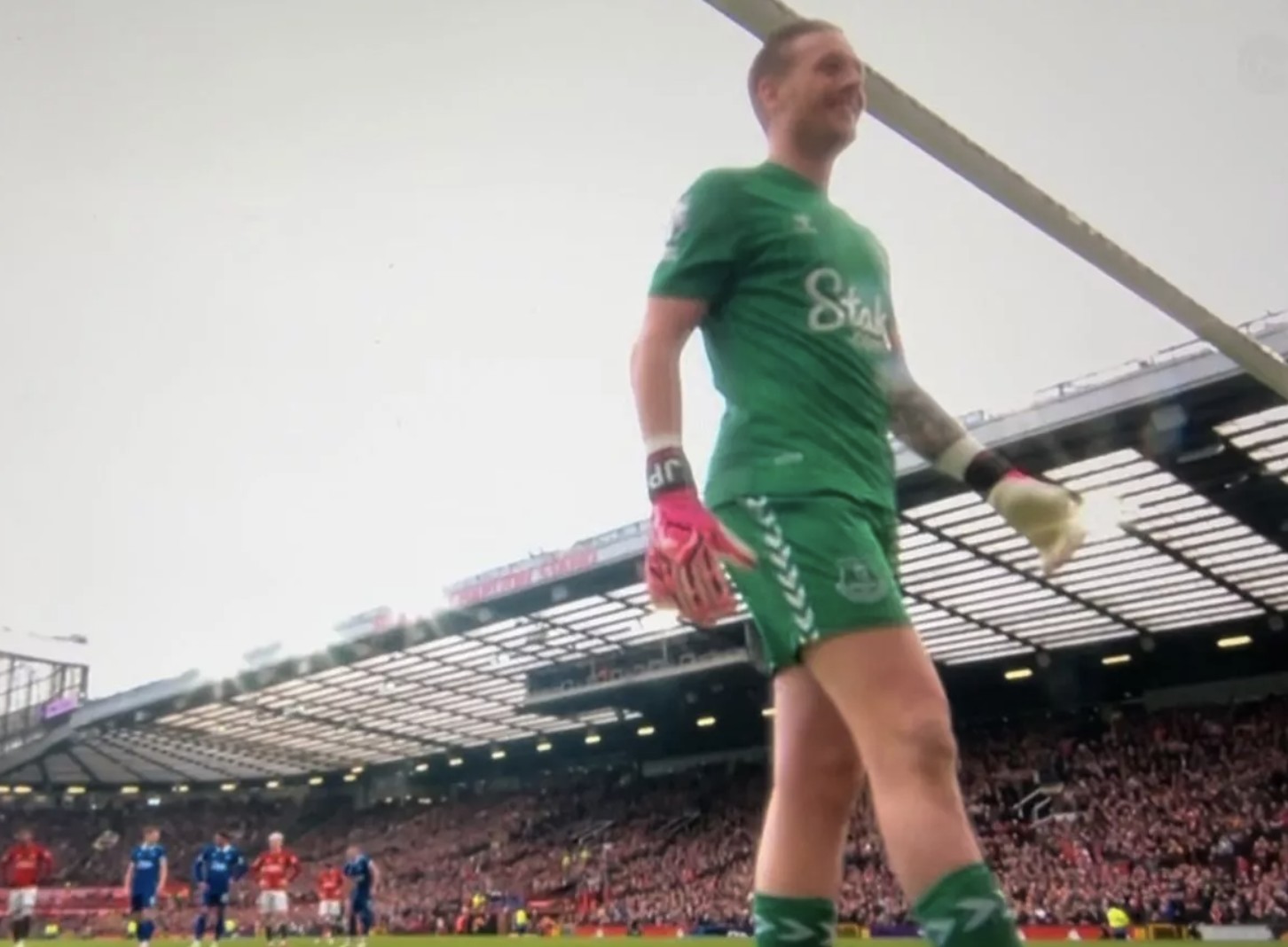 b费罚点前,皮克福德笑问身后曼联球迷:往哪边扑?