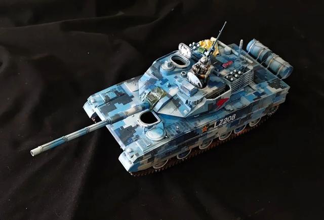 15式轻型坦克模型(海洋迷彩,1/35)