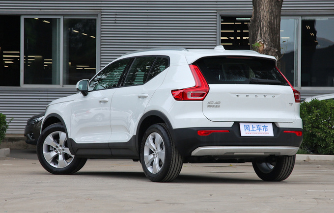 沃尔沃2021款xc40上市,2.0t起售价直降3.2万元