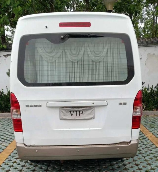 徐州邳州部分殡仪车挂"vip"遮挡车牌