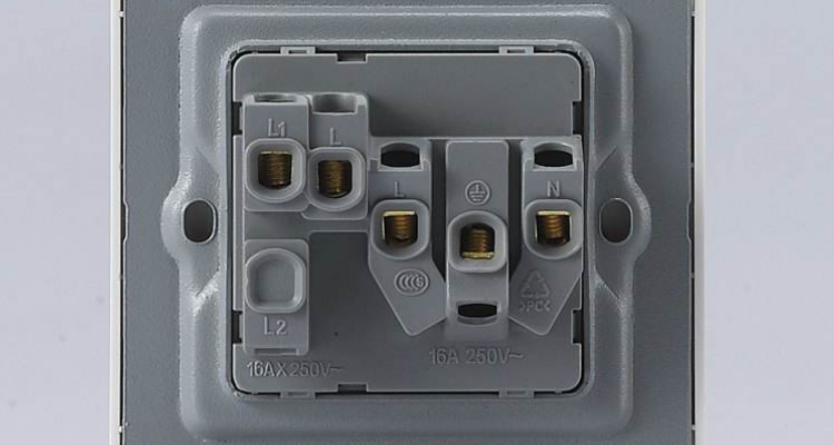 双开多控中途开关