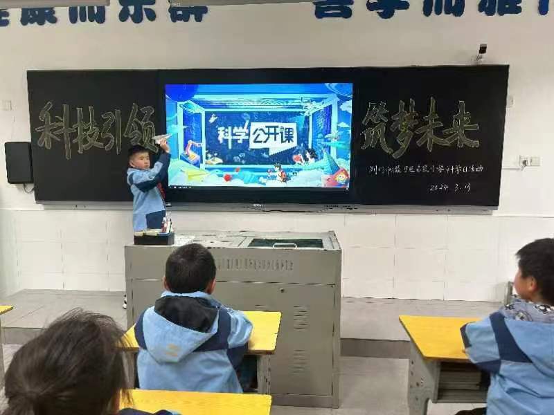 荆门市掇刀区名泉小学开展"周三科学日"活动