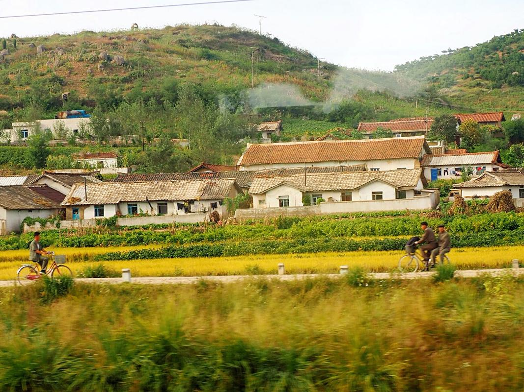 朝鲜之旅:平壤的现代气息与农村的宁静