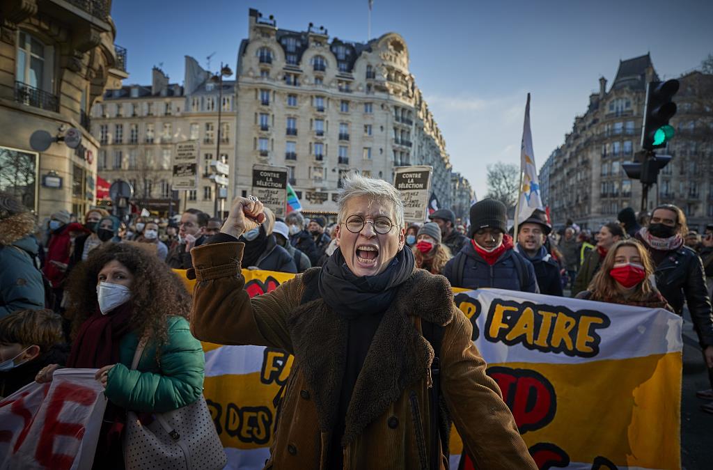 法国中小学教师大罢工 抗议校园卫生条件恶化