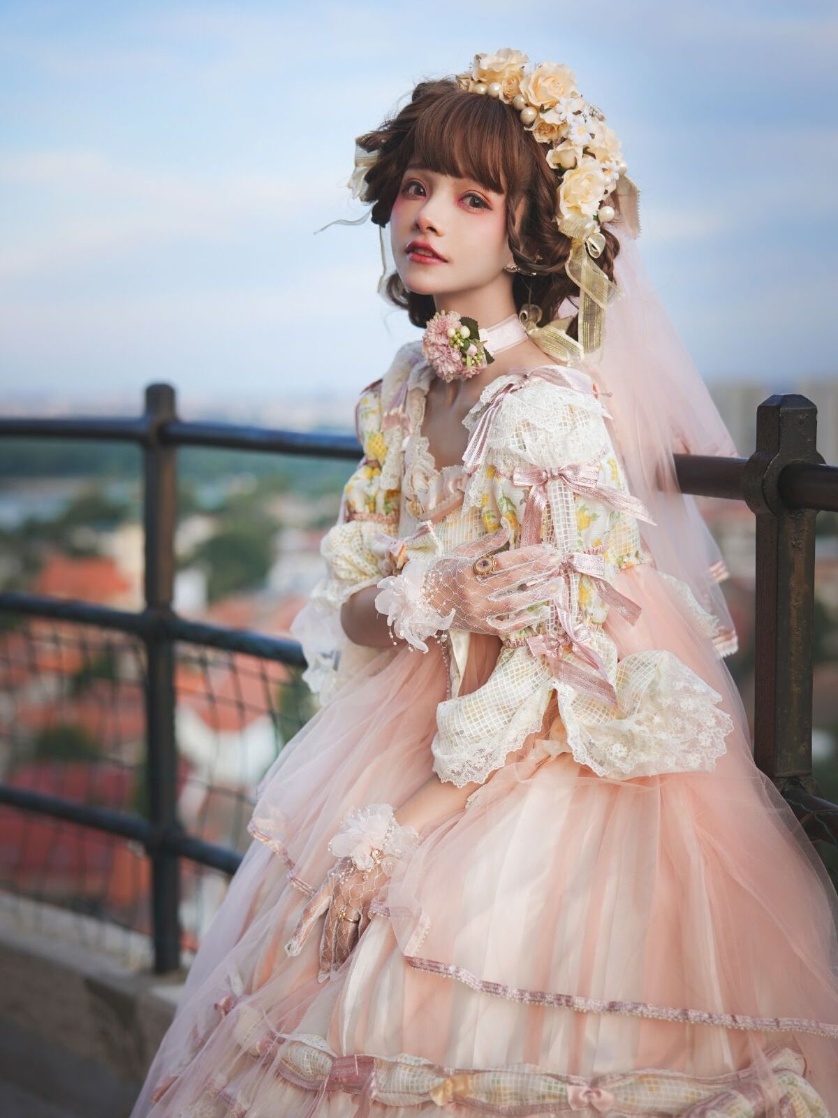 谢安然好适合穿花嫁洛丽塔,气质不输当红女星,温婉又大气