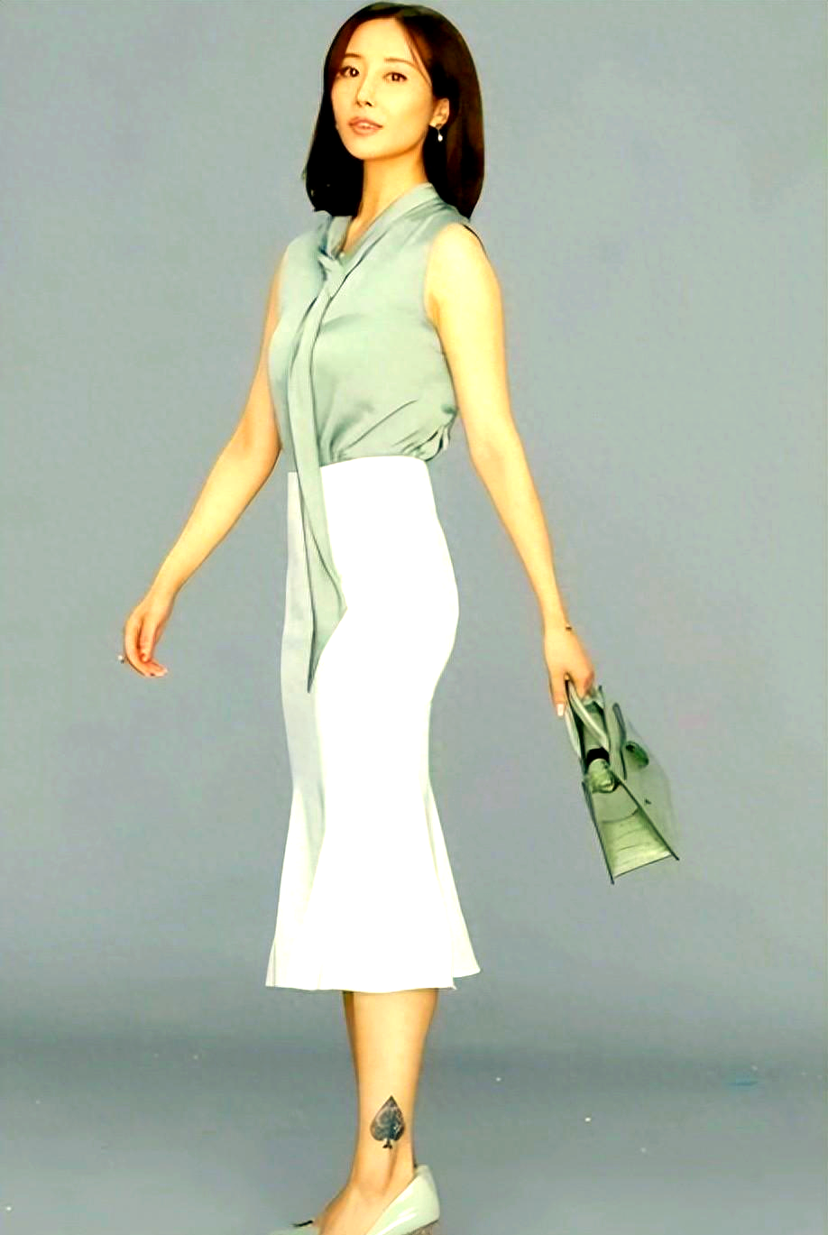 李纯的黑桃纹身事件及其背后的网络风波