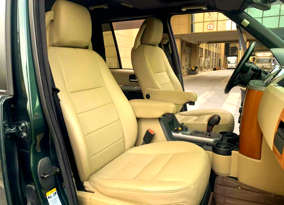 0sc v6 hse路虎发现三不仅在外观设计上大放异彩,其内饰同样体现了