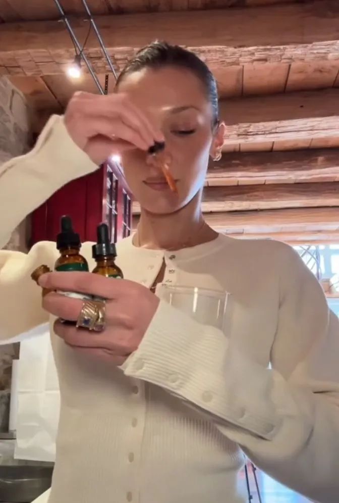 对met gala的失望,只能靠"时髦精小姨"bella hadid来治愈了?