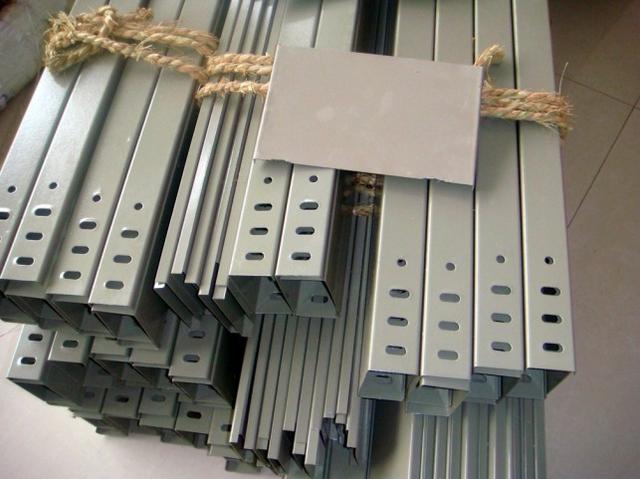 托盘式电缆桥架图片