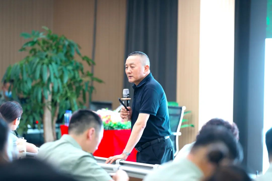 中港教育大讲堂第一讲——余国良专家"让教育带着温度落地"讲座