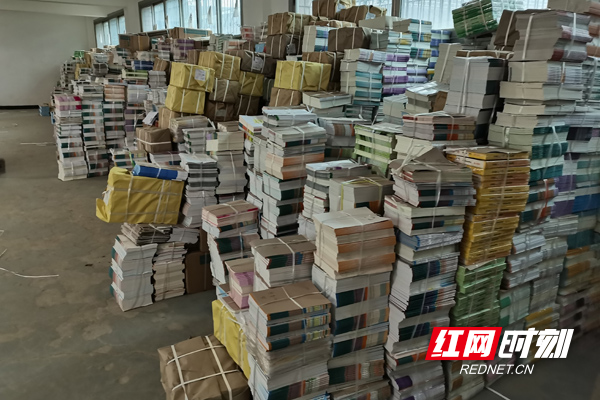 安乡县新华书店:开学在即仓库忙 安全生产不能忘