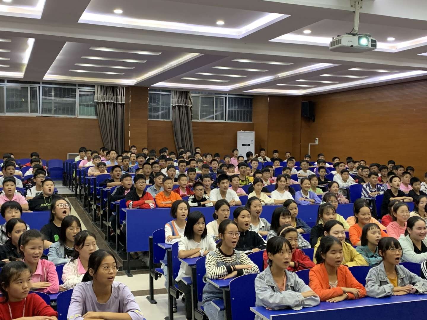 鲁山县育英学校:心理健康教育进课堂