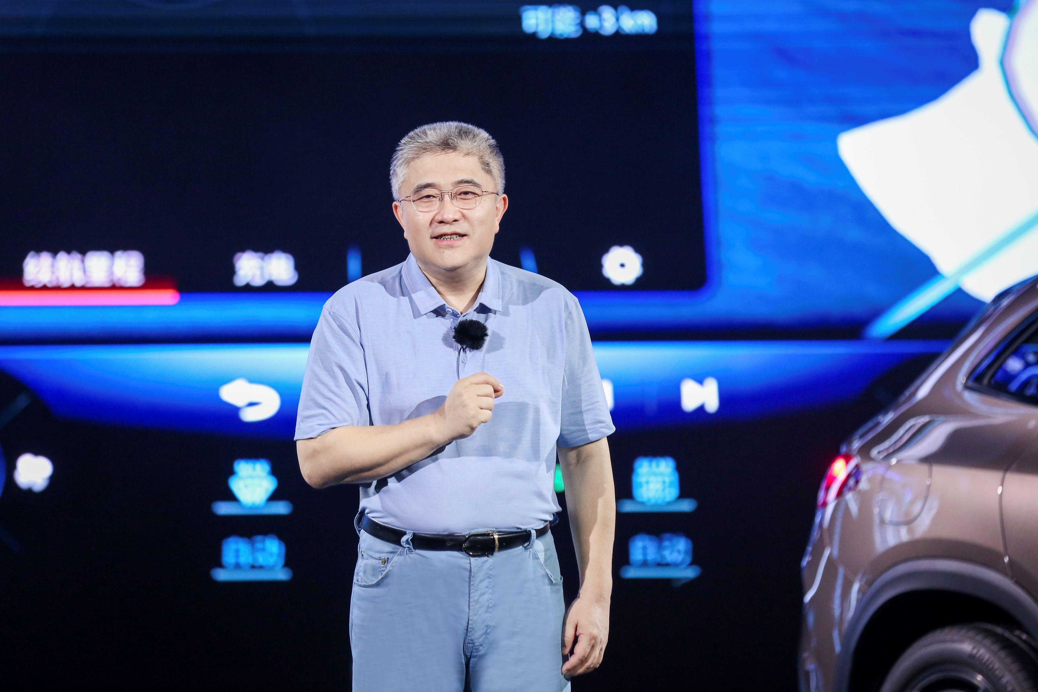 奔驰eqe"开卷",段建军打响转型之战