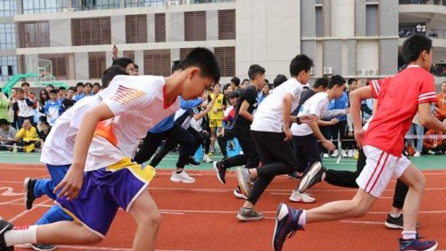14岁初中生备考冲刺，跑断骨头！体考季“魔鬼式训练”需当心