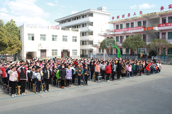陕西安康:汉滨区流水镇流水小学召开新学期开学典礼暨表彰大会