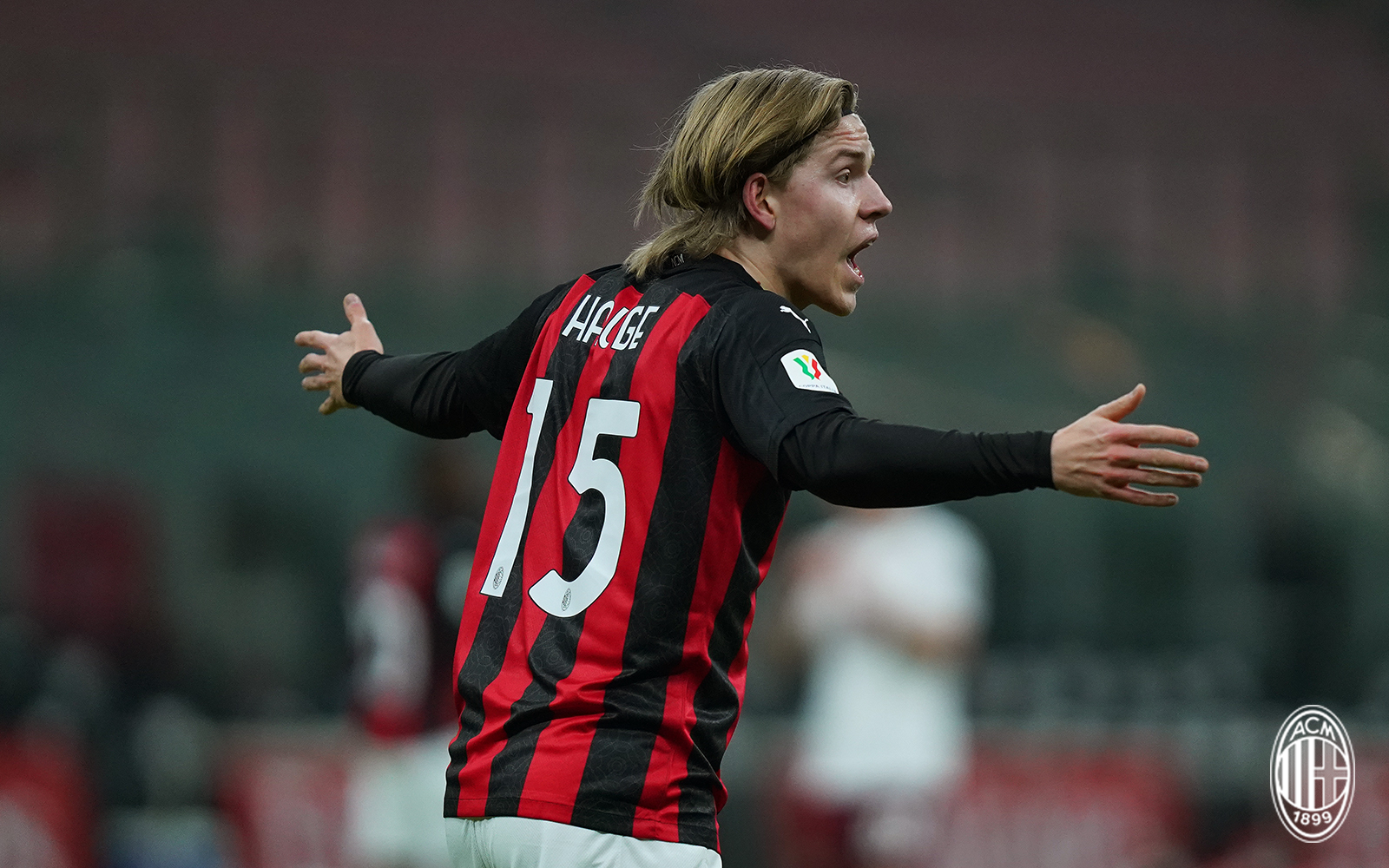 前景不妙!豪格落选ac米兰欧联杯大名单,还是没入皮奥利的心