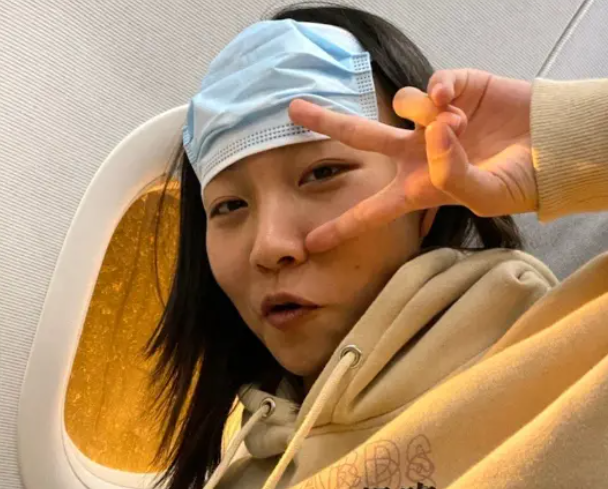 网红"邵雨轩"单飞,新账号2天圈粉294w,被质疑即将直播带货