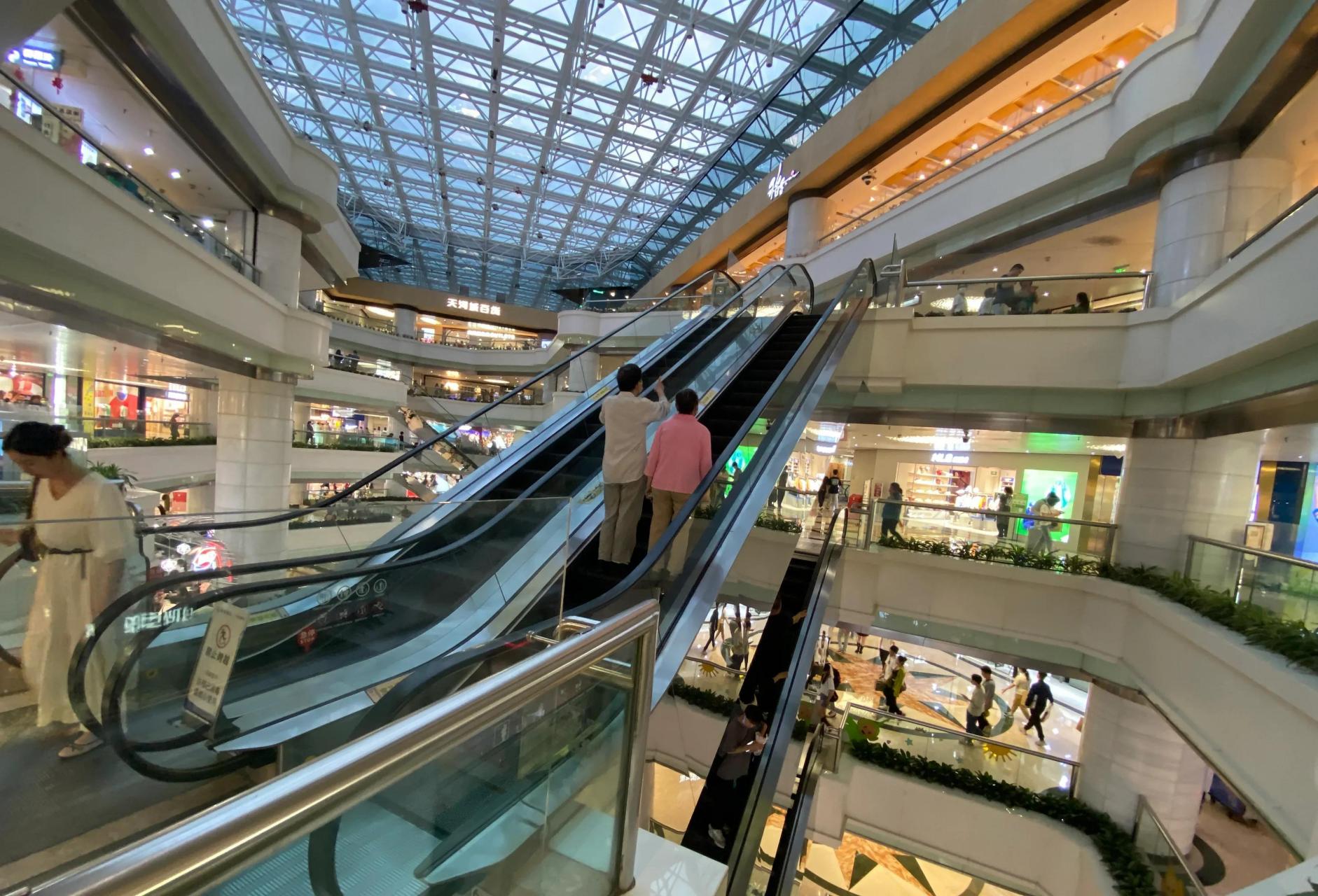 "  上海一个朋友,昨天去逛体育西路天河城,忽然想上厕所,于是,就绕来