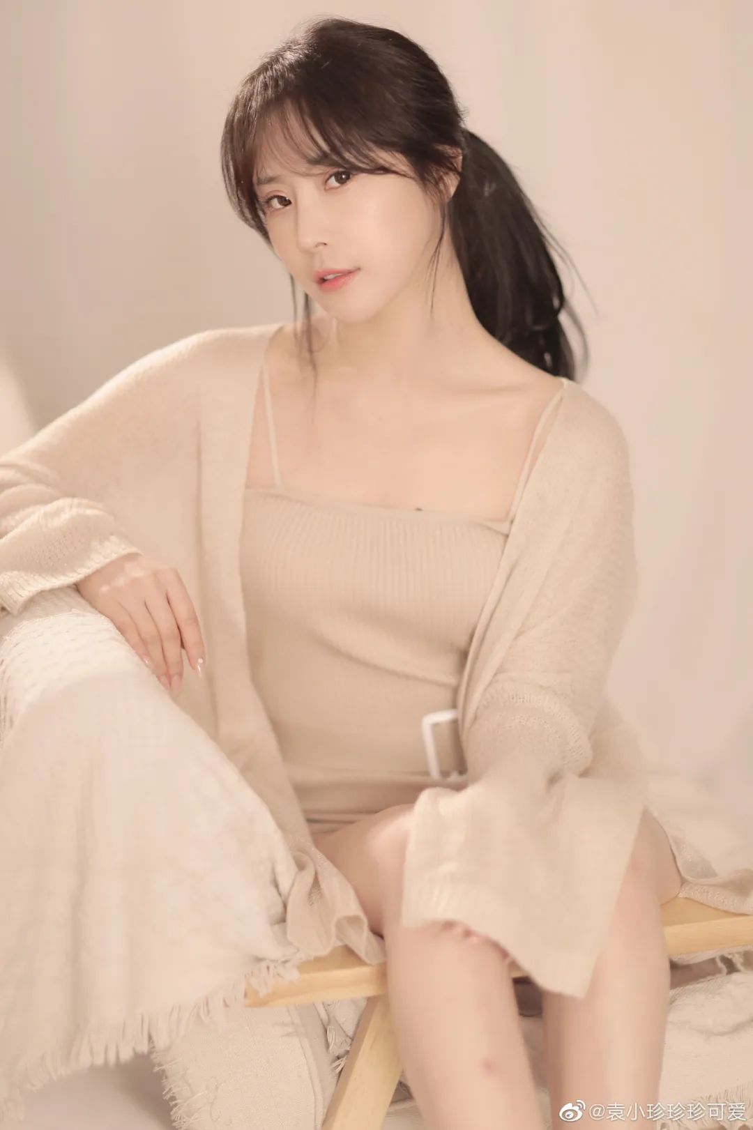 袁小珍,毕业于江西师范大学,性感可爱,99年巨蟹座