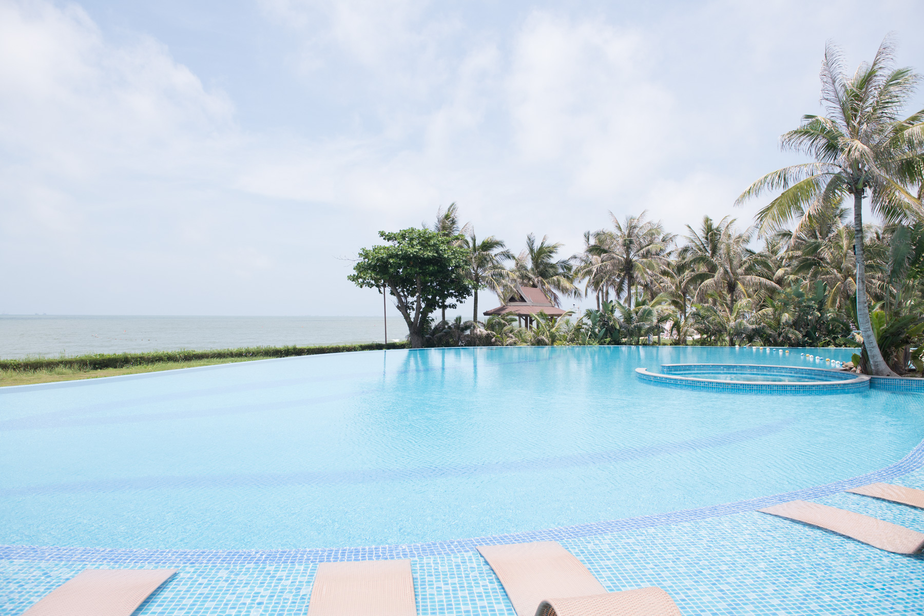 10多个温泉池满足不少旅行者的需求,搭配上极具海