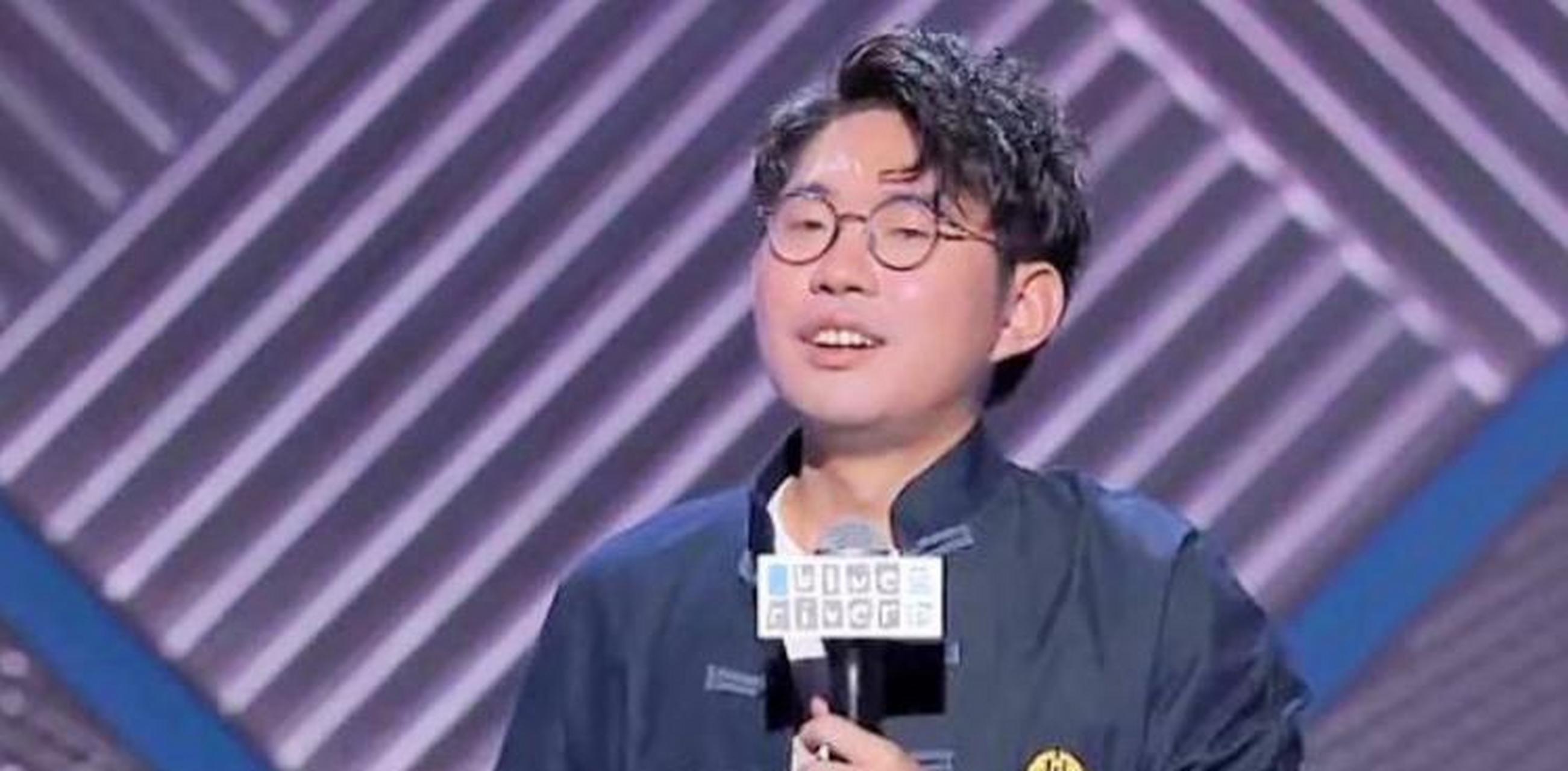 house,本名李昊石,男,脱口秀演员.