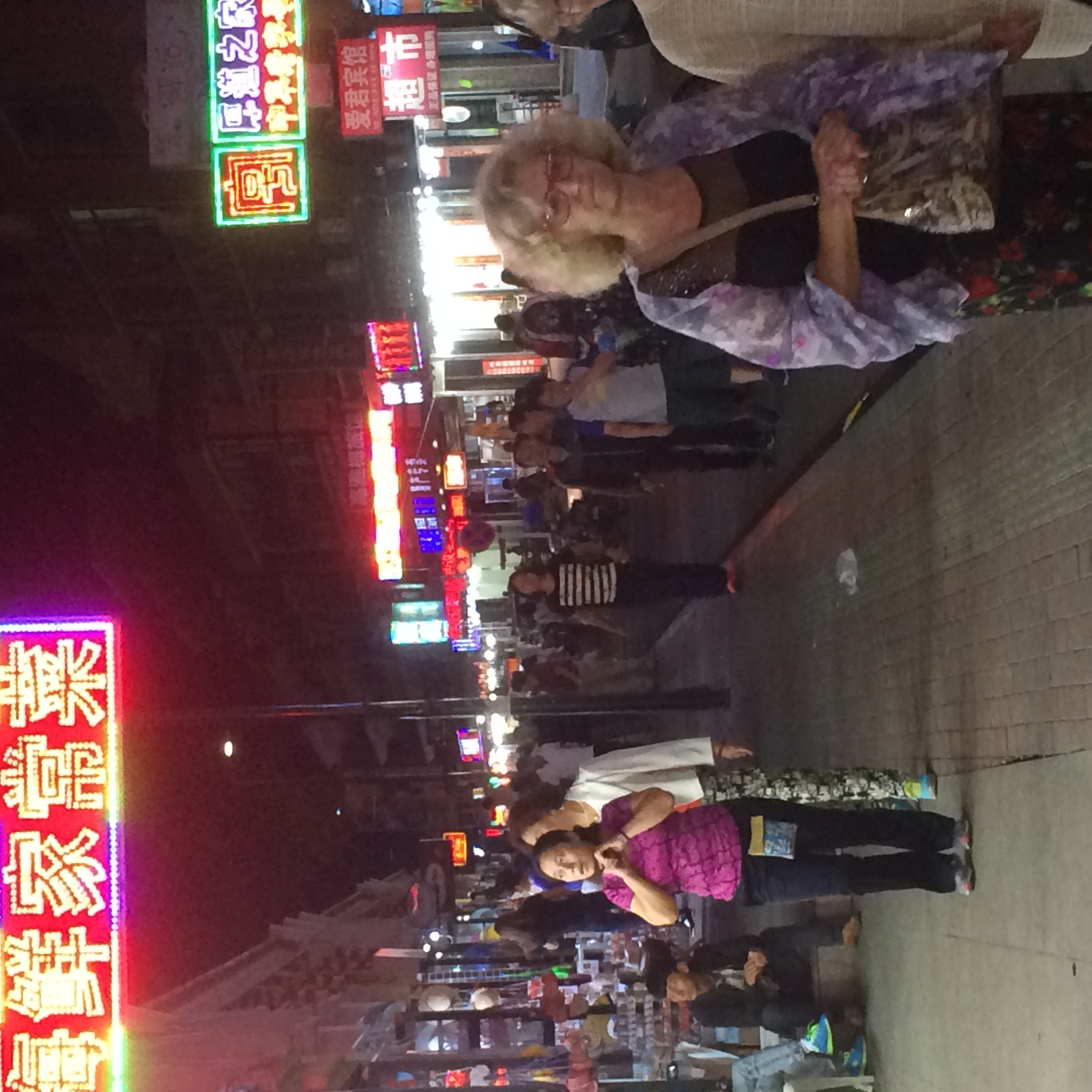 北戴河夜市石塘路市场