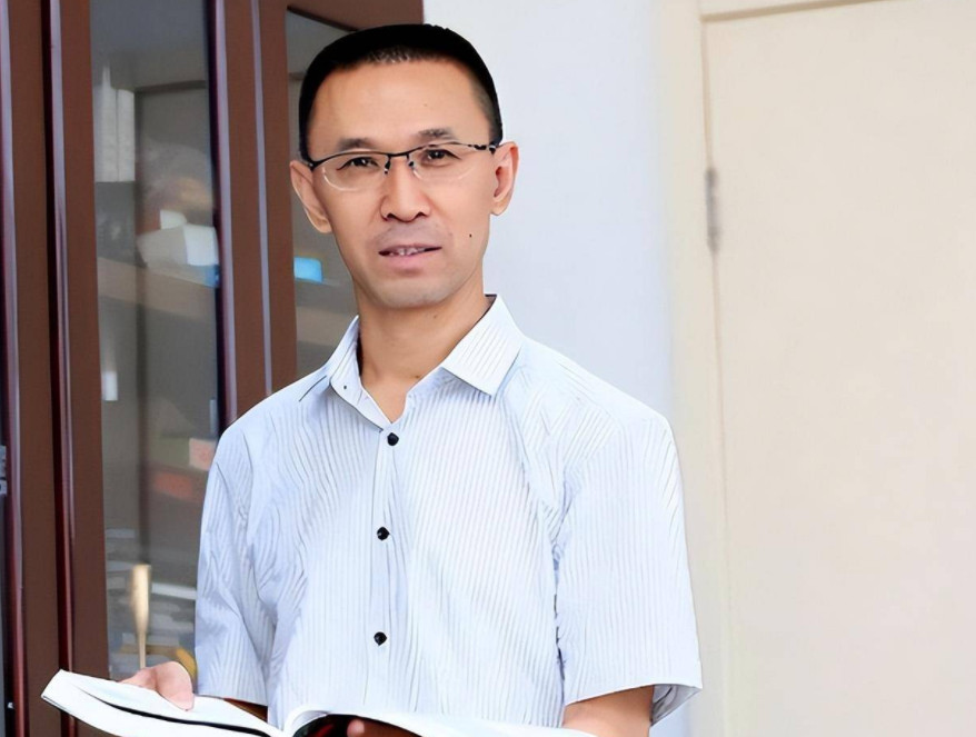 她是央视"最敬业"主持人,老公竟是大名鼎鼎的他,万万没想到!