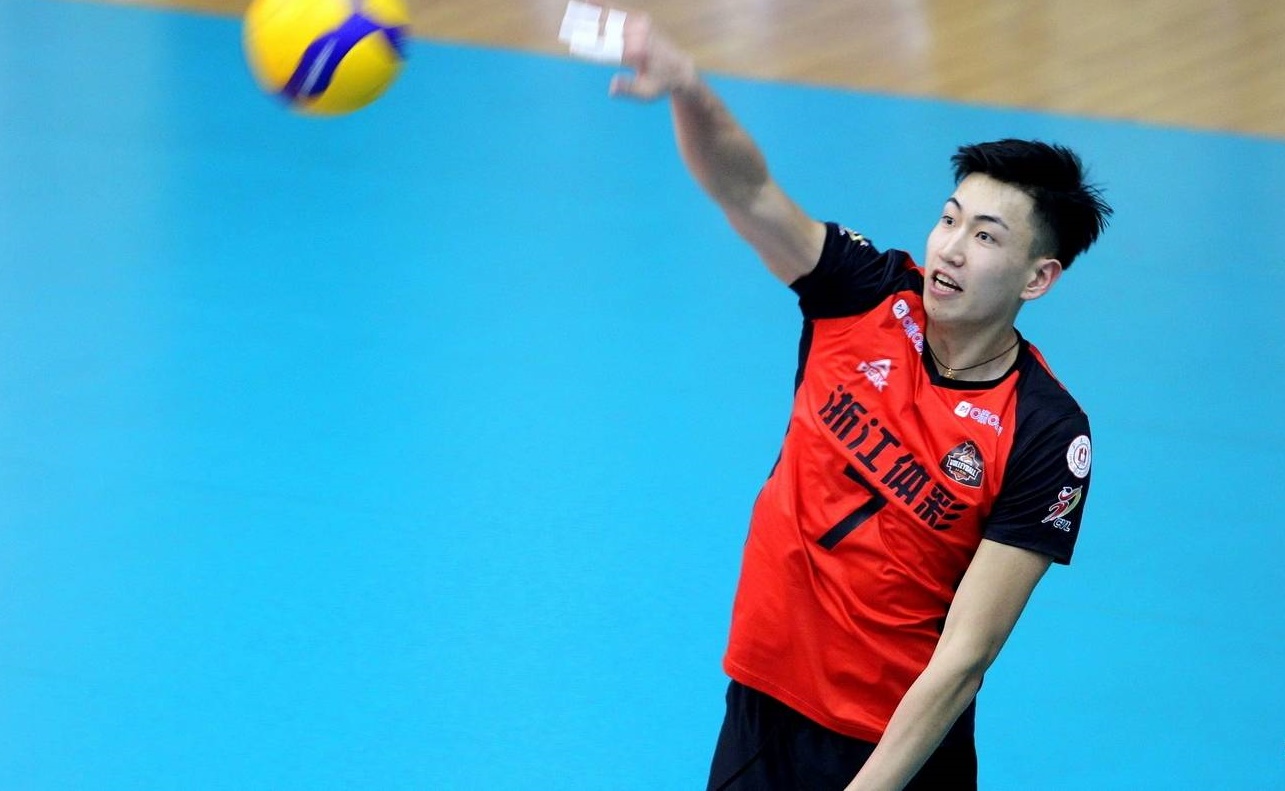 张冠华发球得分价值千金!男排亚洲杯中国3:2韩国将与日本争冠!