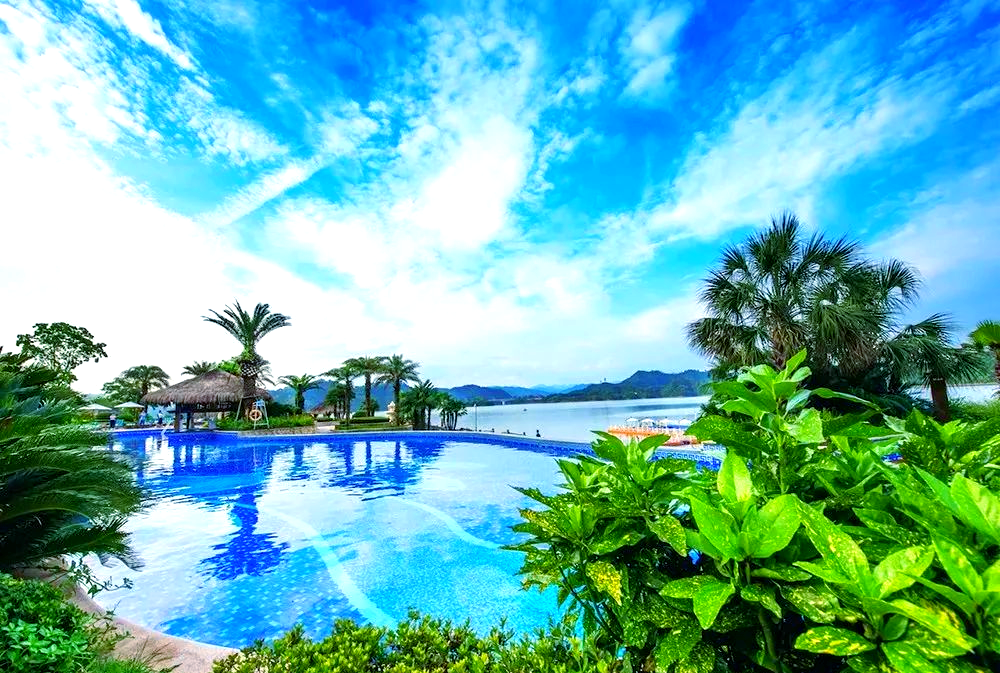 杭州千岛湖滨江希尔顿度假酒店:多种套餐优惠,含丰富水上活动与亲子