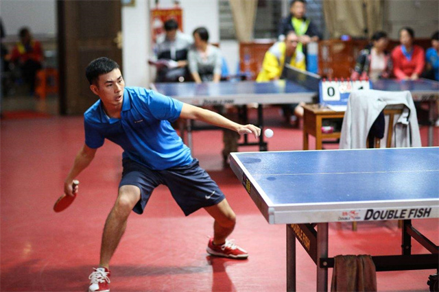 平时练乒乓球动作准确,为什么在打比赛时动作就变形了?