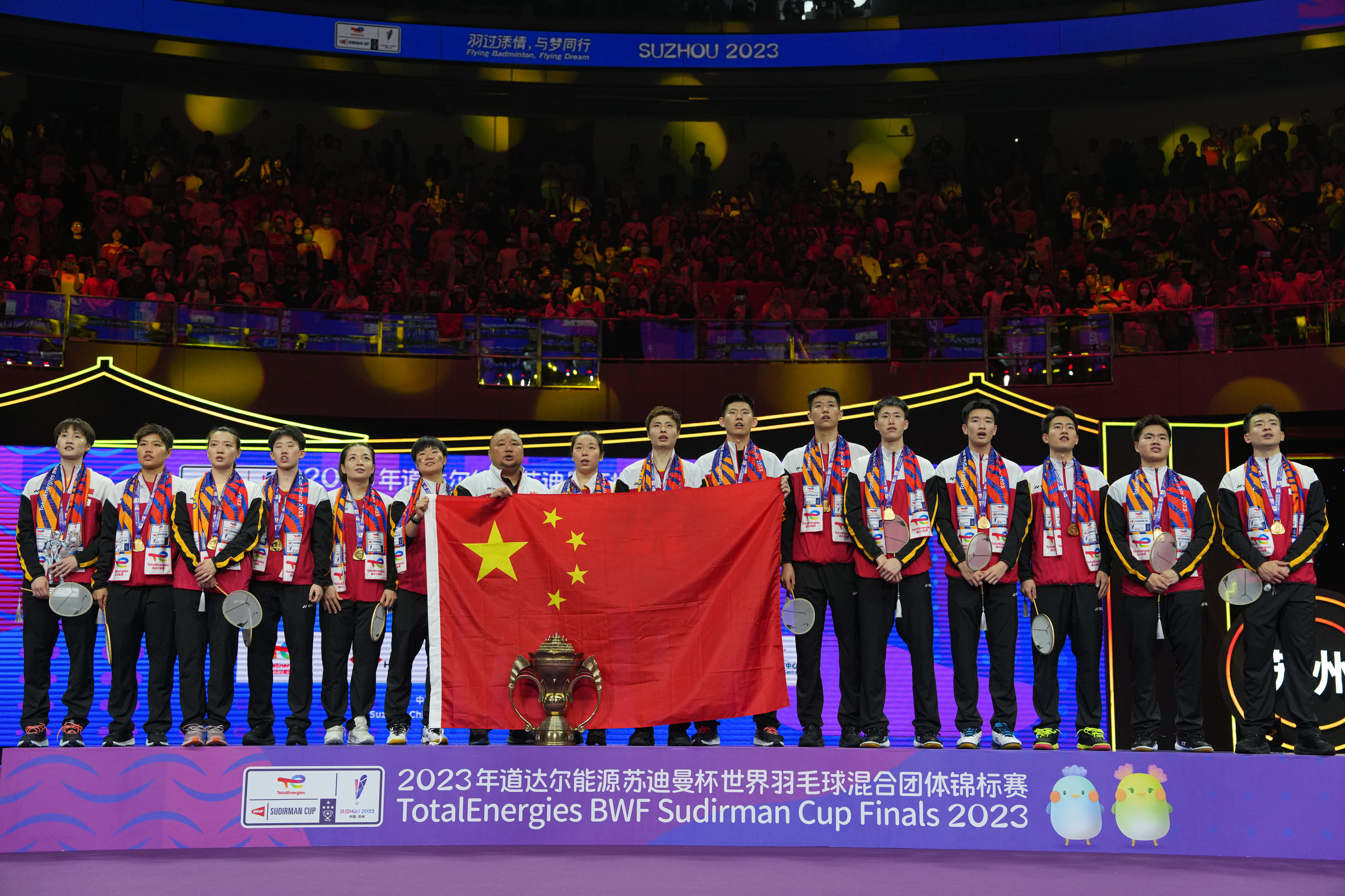 (体育)羽毛球——苏迪曼杯颁奖仪式举行(2)