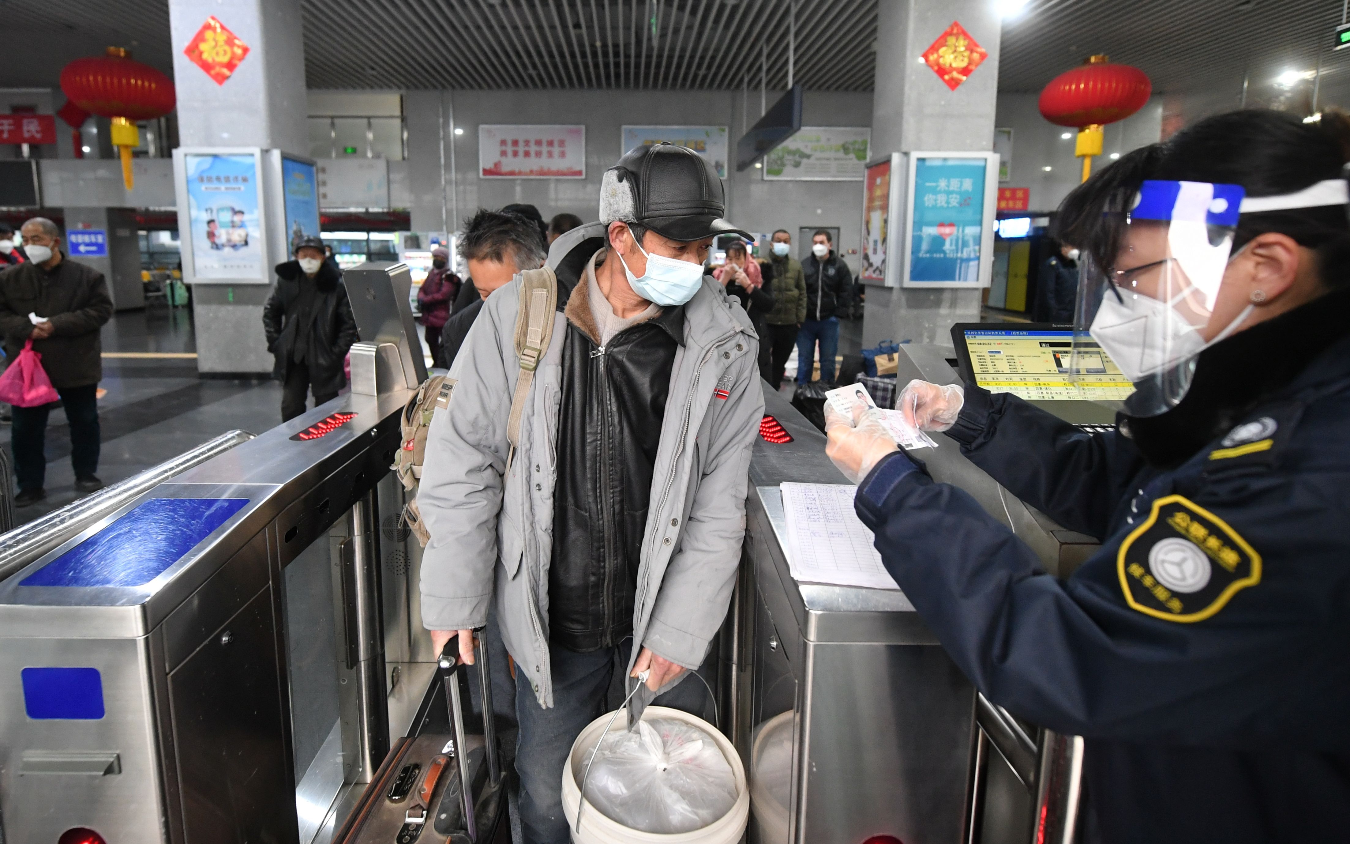 北京四惠長途客運站今起恢復省際班線,乘客進站不查核酸不掃碼