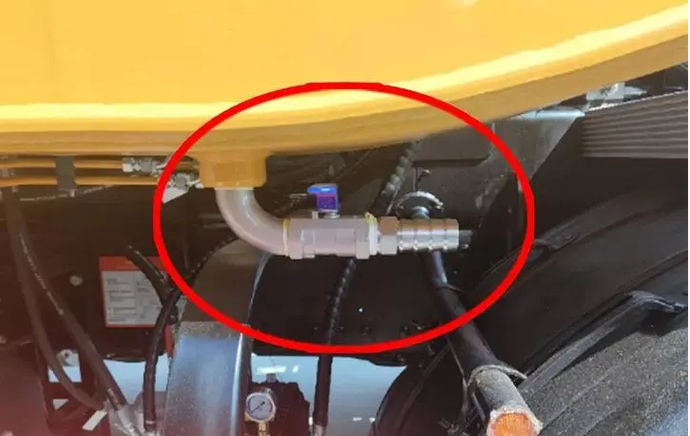 水箱放水阀的位置在哪里