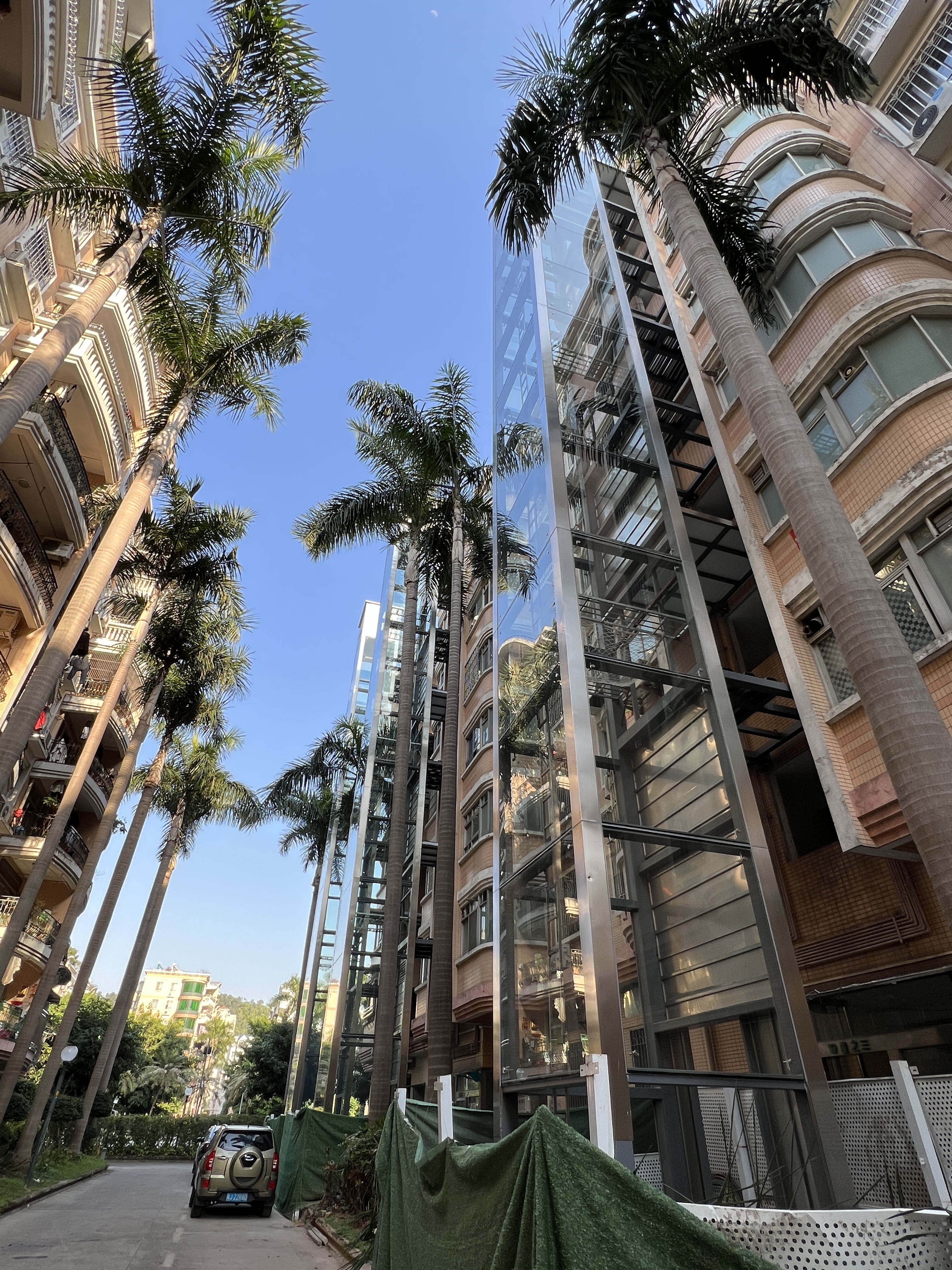 江门育德社区旧楼成片加装电梯!"一按到家"让居民生活更便利