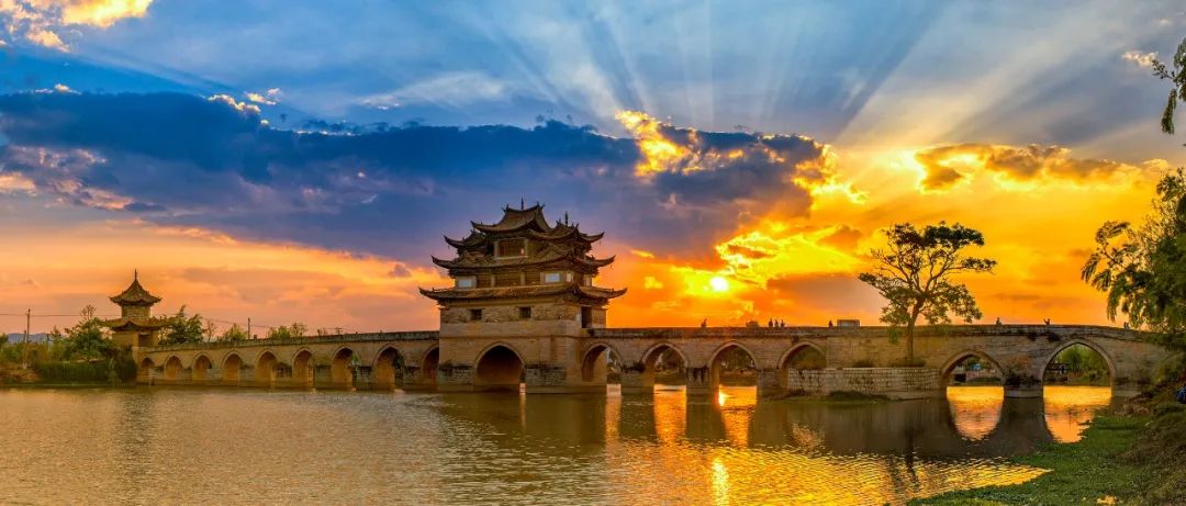 惊艳建水金光穿洞美景刷屏人民日报人民网等多家央媒报道