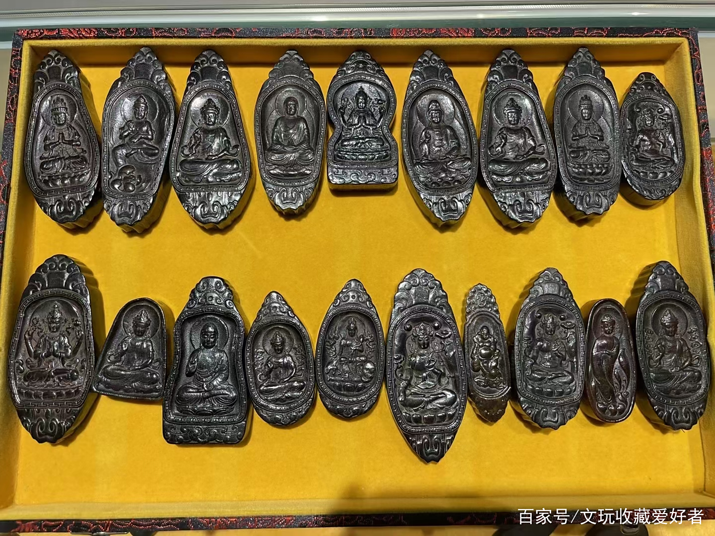 如何选好真假披毛犀角？披毛犀角多少一克？