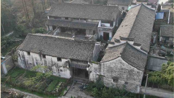 长河著名建筑"九厅十三堂"就是来氏一族所建,当地文化的一种表现.