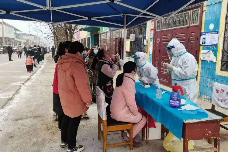 冬日里的那抹暖——临颍县人民医院核酸检测队伍再度出征