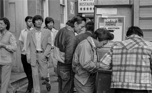 "蛇头皇后"郑翠萍:帮3千福建人偷渡美国,葬礼上百辆豪车送行