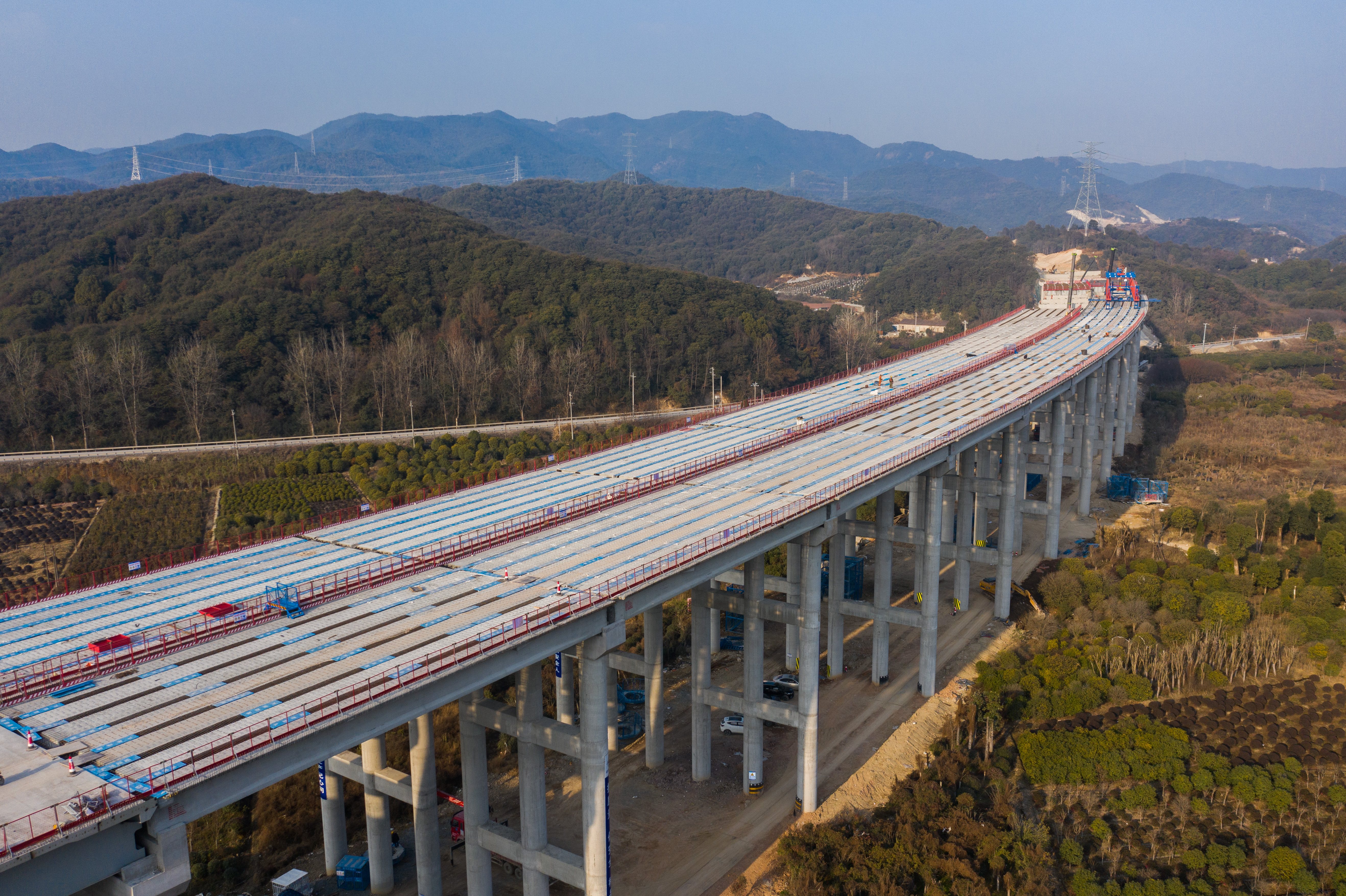 浙江柯桥至诸暨高速公路工程稳步推进