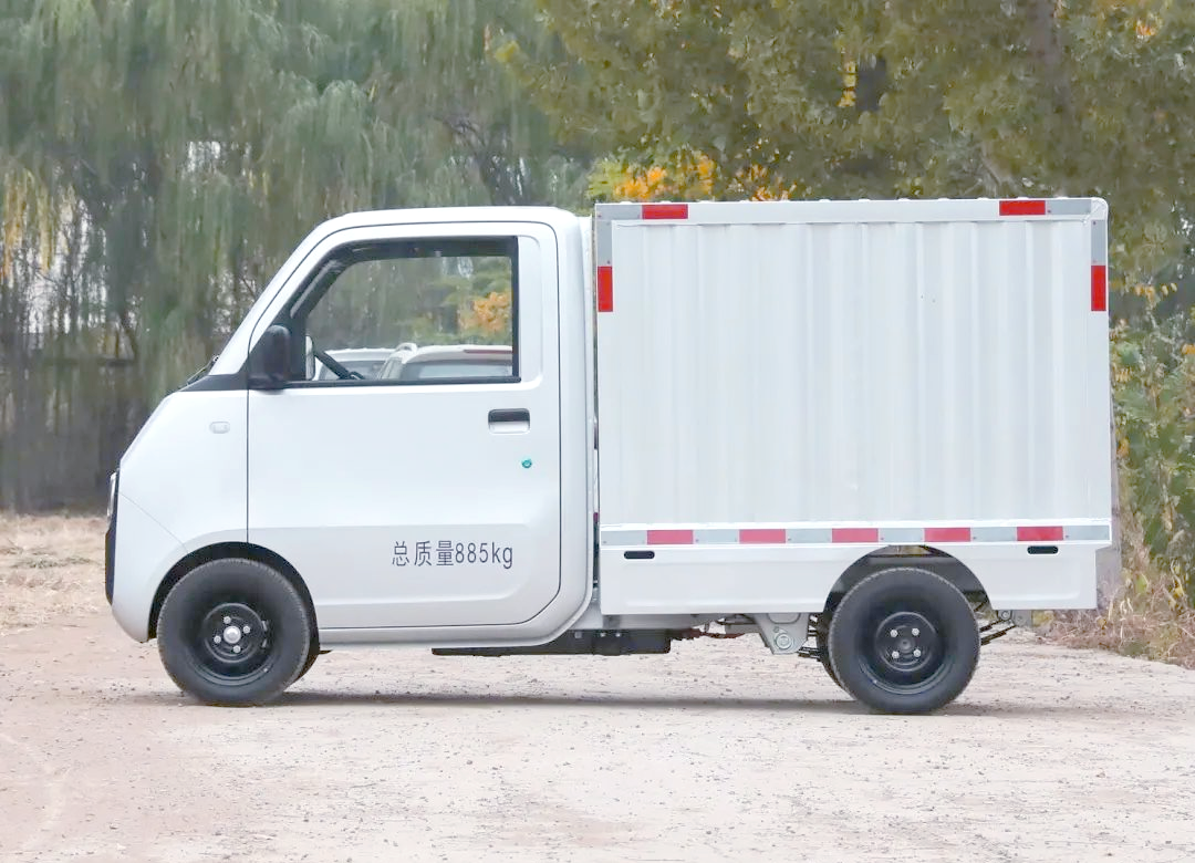 五菱e10微型电动厢式货车实拍,颜值与实力并存!